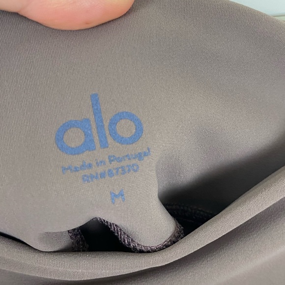 Alo Yoga Warrior Ripped Leggings in Coco Medium - Picture 8 of 9